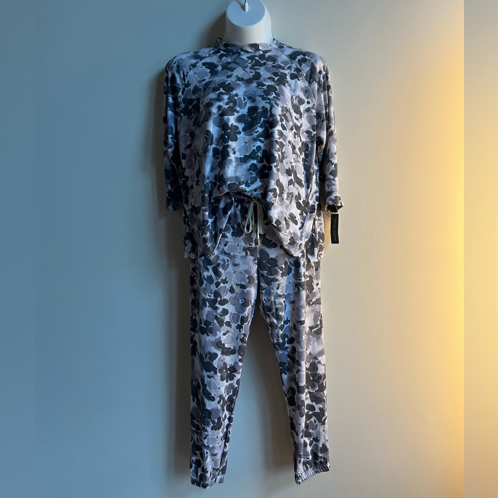 Donna Karan Black and Gray Pajama Set